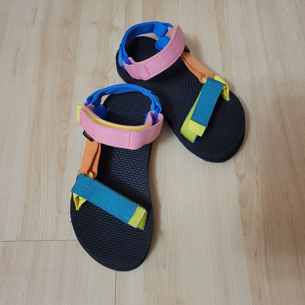 Teva girls sandals